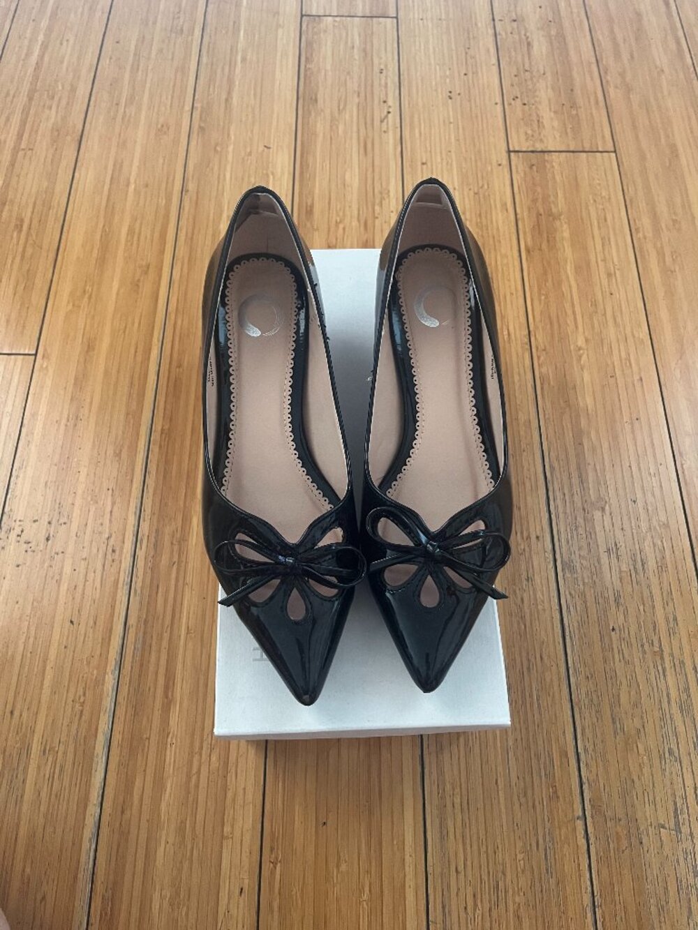Classic Patent Leather Pointed Toe Pumps - Kitten Heel - Black - US6